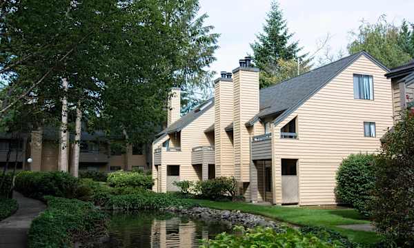 The Lakes Apartments property